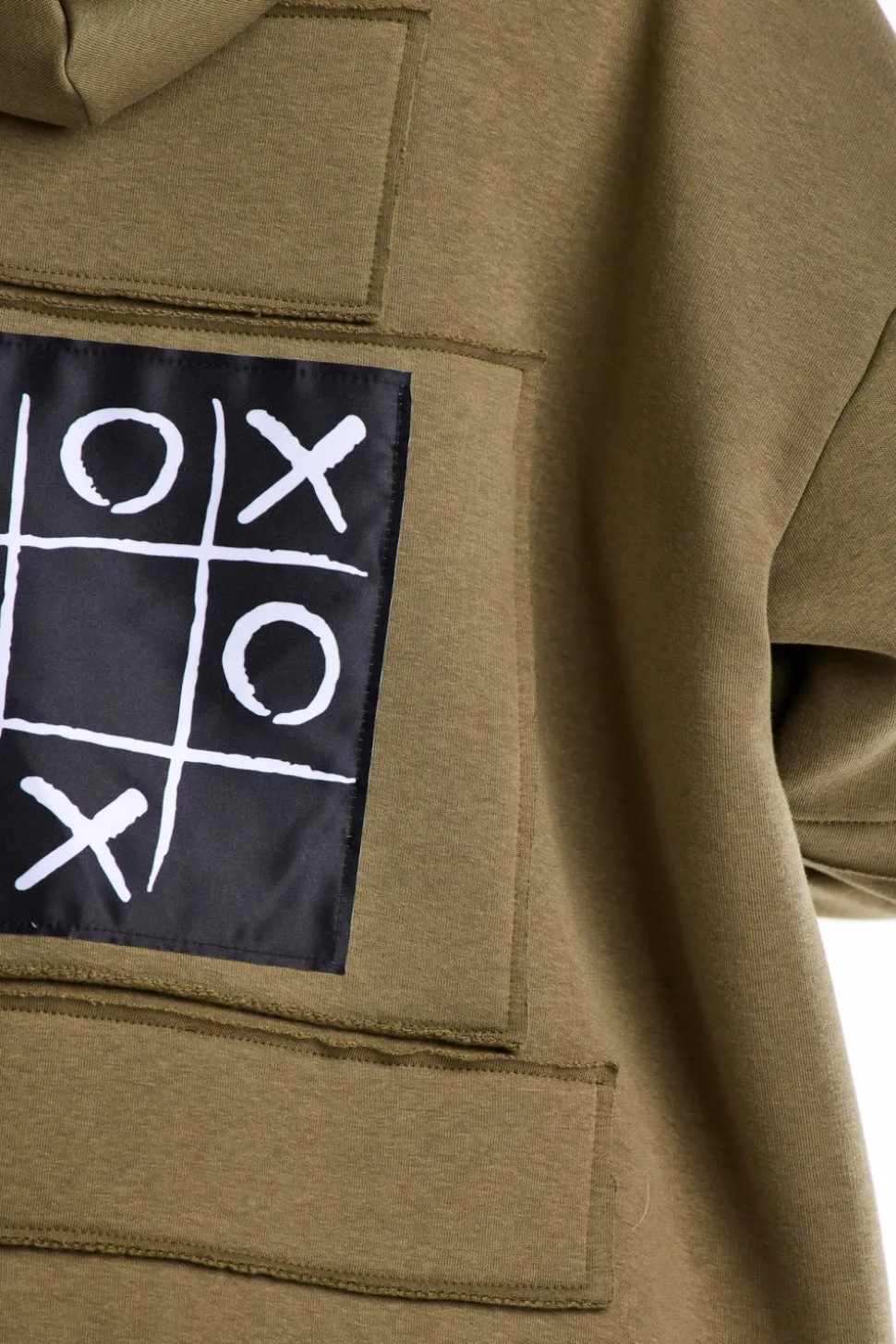 Bluza damska z ozdobnymi naszywkami - khaki