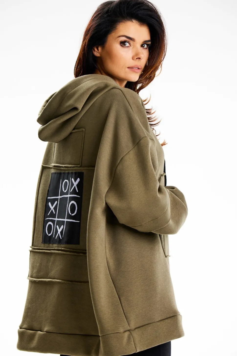 Bluza damska z ozdobnymi naszywkami - khaki