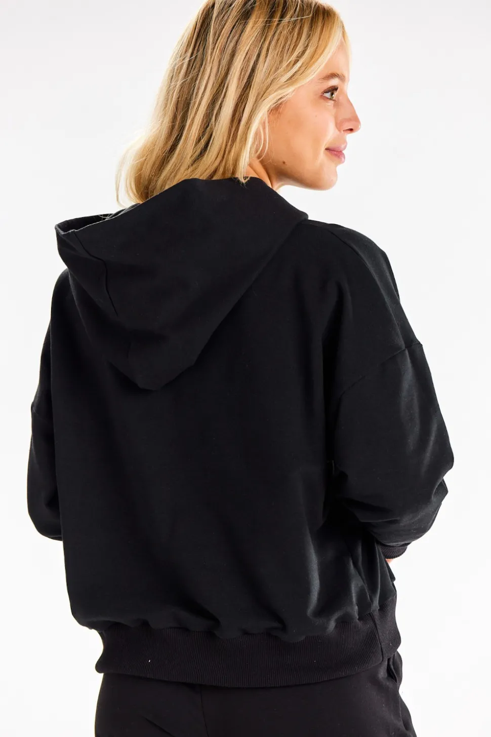 Bluza dresowa z kieszenią kangurek - czarna