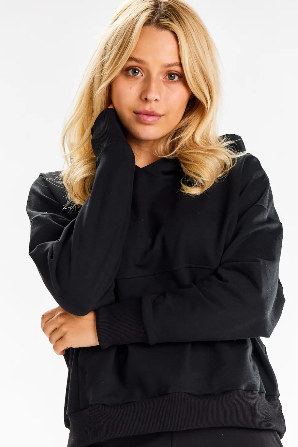 Bluza dresowa z kieszenią kangurek - czarna