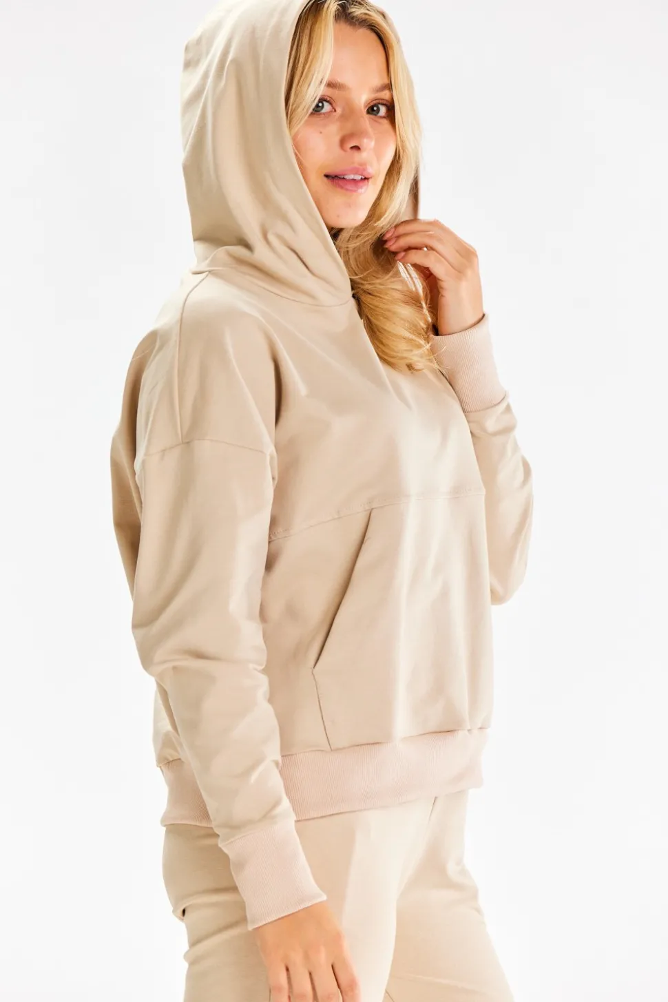 Bluza dresowa z kieszenią kangurek - beżowa