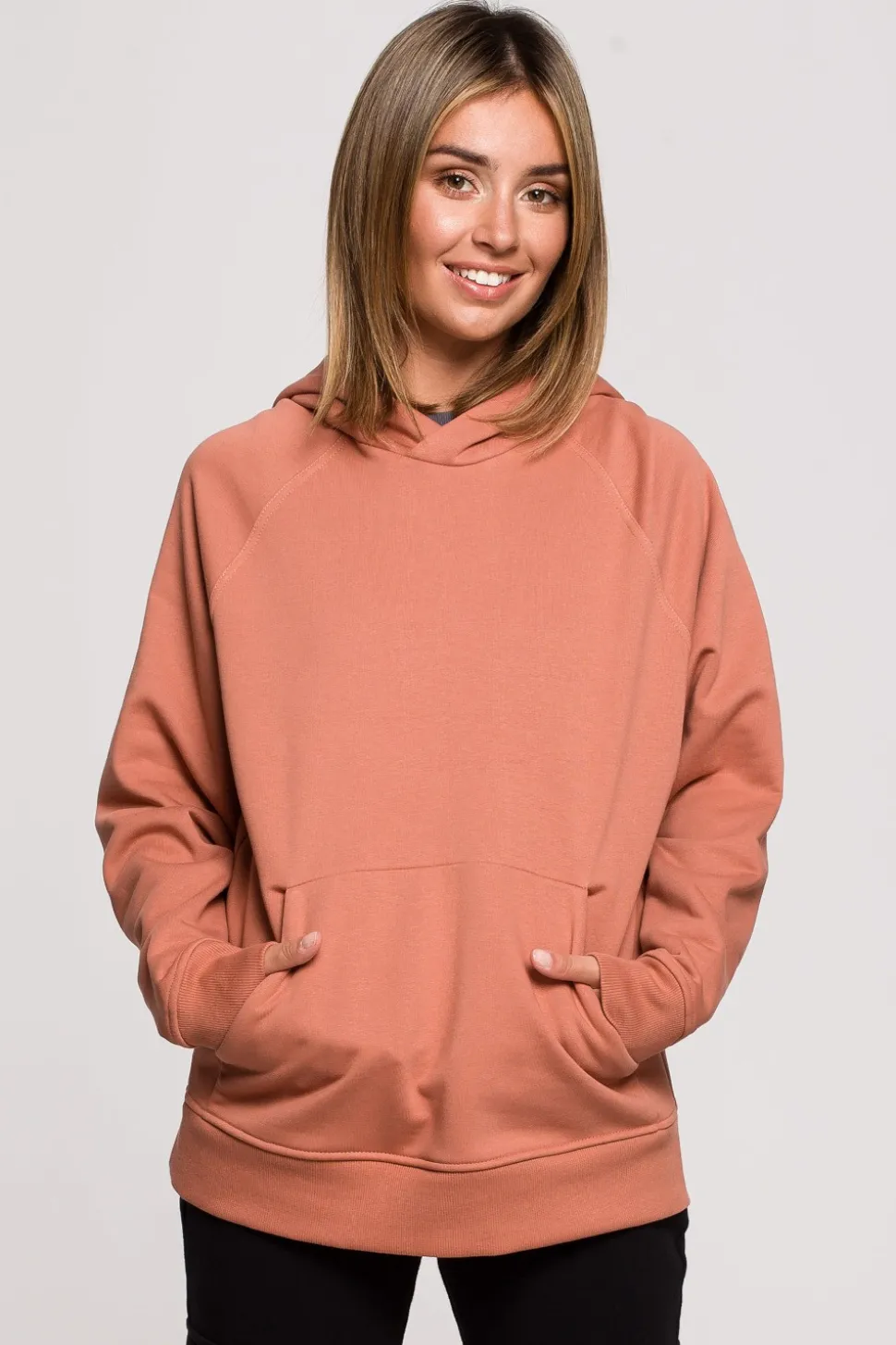 Bluza z kapturem i kieszenią kangurek - ceglasta OUTLET