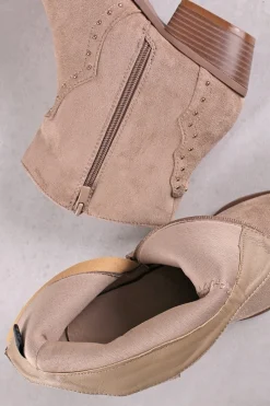 Buty do kostek na grubym obcasie Arumia - jasnobeżowe