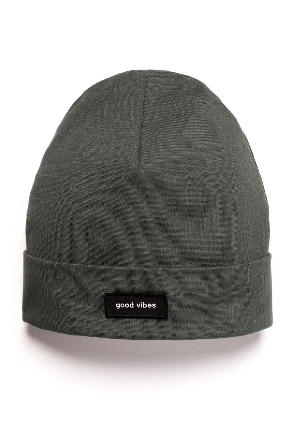 Czapka beanie unisex z naszywką good vibes - militarno-zielona