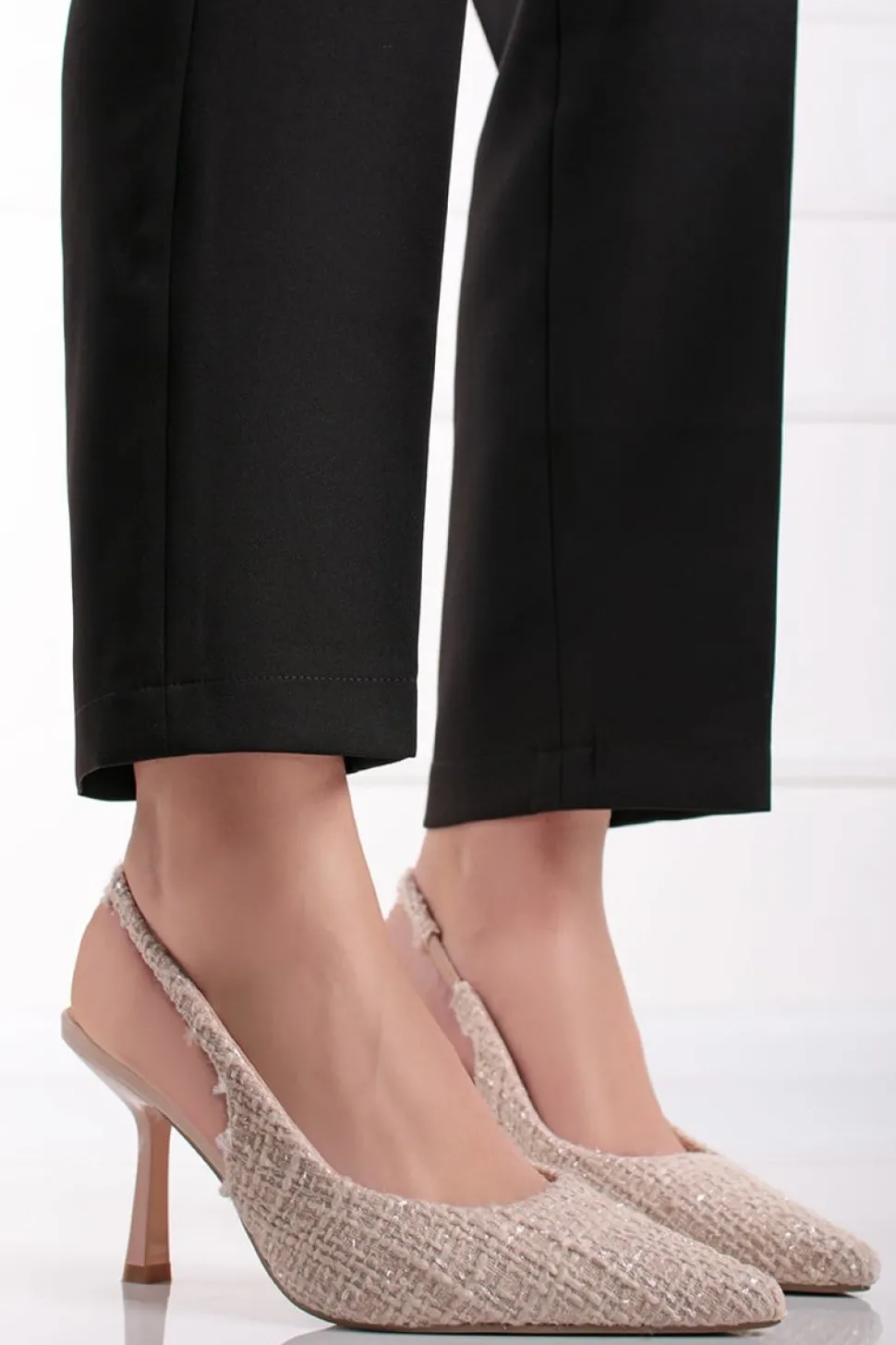 Czółenka slingback na cienkim obcasie Natalia - beżowe