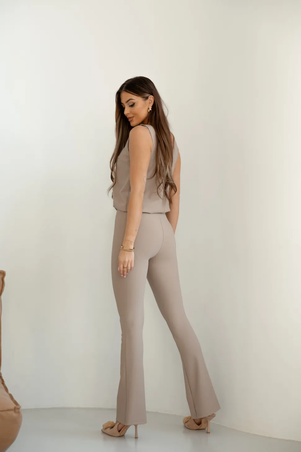 Dopasowane legginsy prążkowane z nogawką typu bootcut - cappuccino