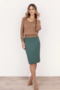 Dzianinowy sweter z dekoltem w serek – mocca