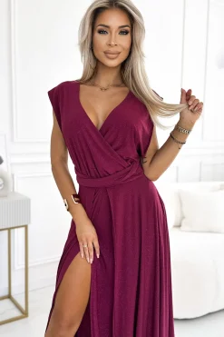 Elegancka sukienka maxi na ramiączkach - bordowa z brokatem
