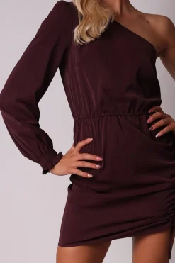 Elegancka sukienka mini z asymetryczną górą - śliwkowa