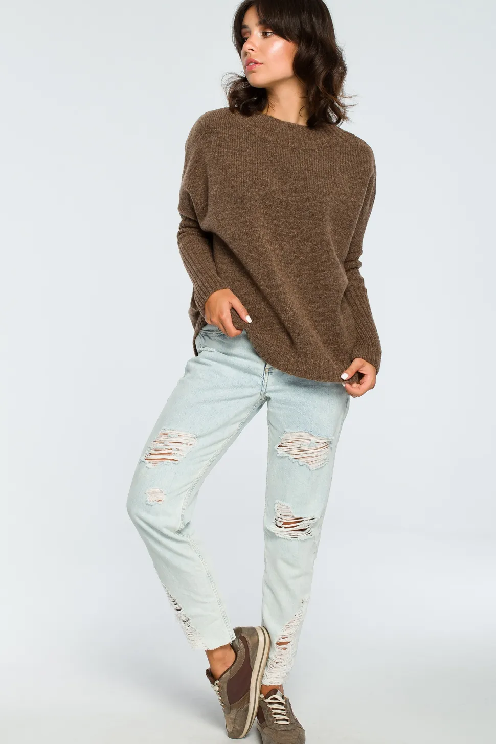 Gruby sweter ze ściągaczem w rękawie - karmelowy
