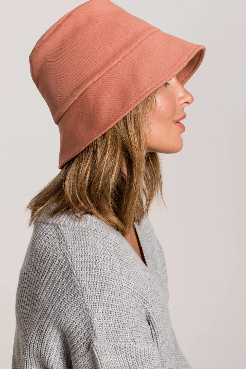 Kapelusz typu bucket hat - ceglasty