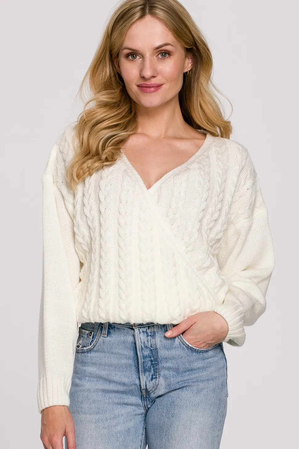 Krótki sweter na zakładkę - ecru