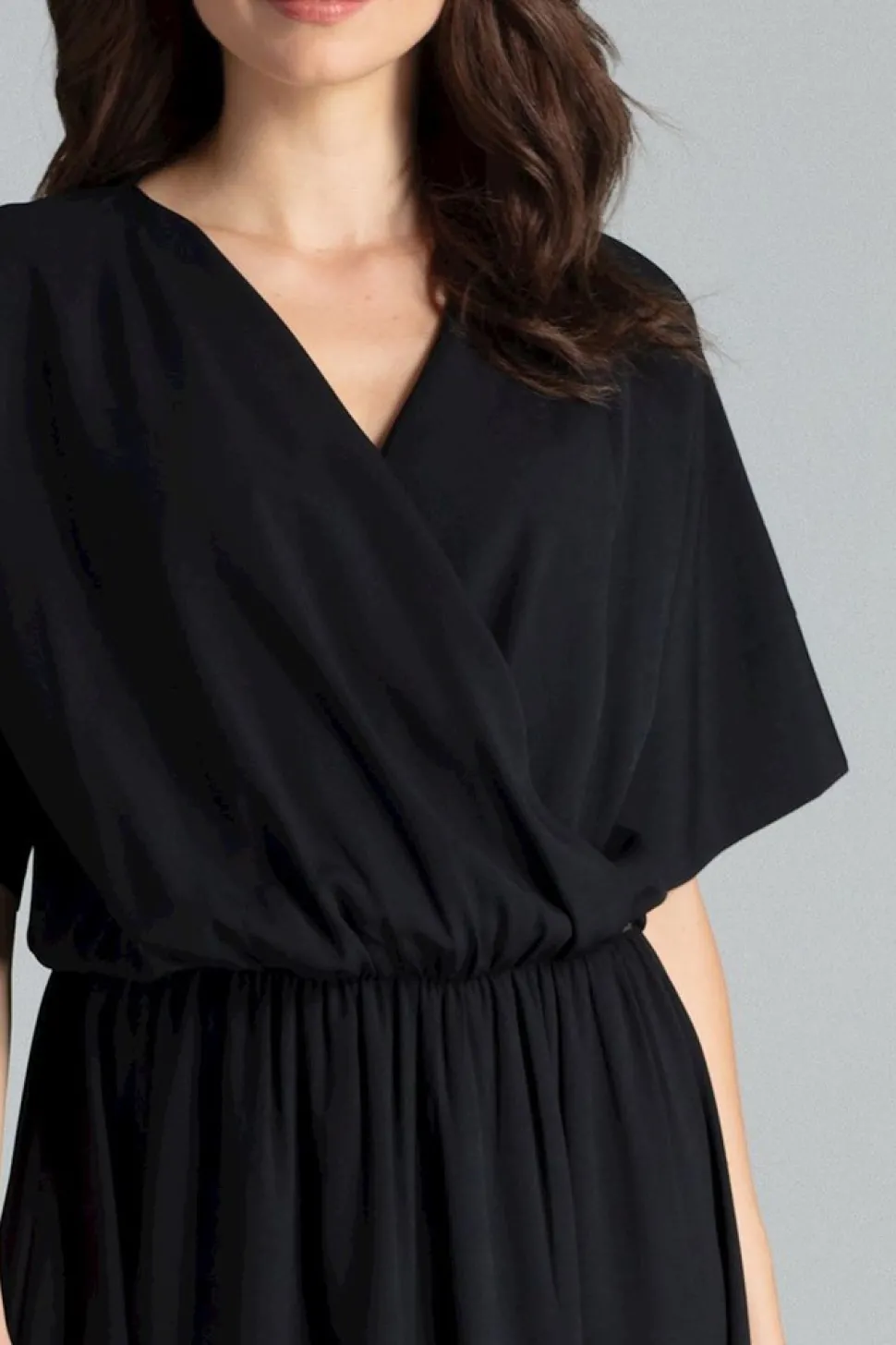 Lekko rozkloszowana sukienka kimono - czarna