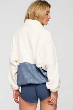 Luźna bluza pluszowa z kieszenią - model 3