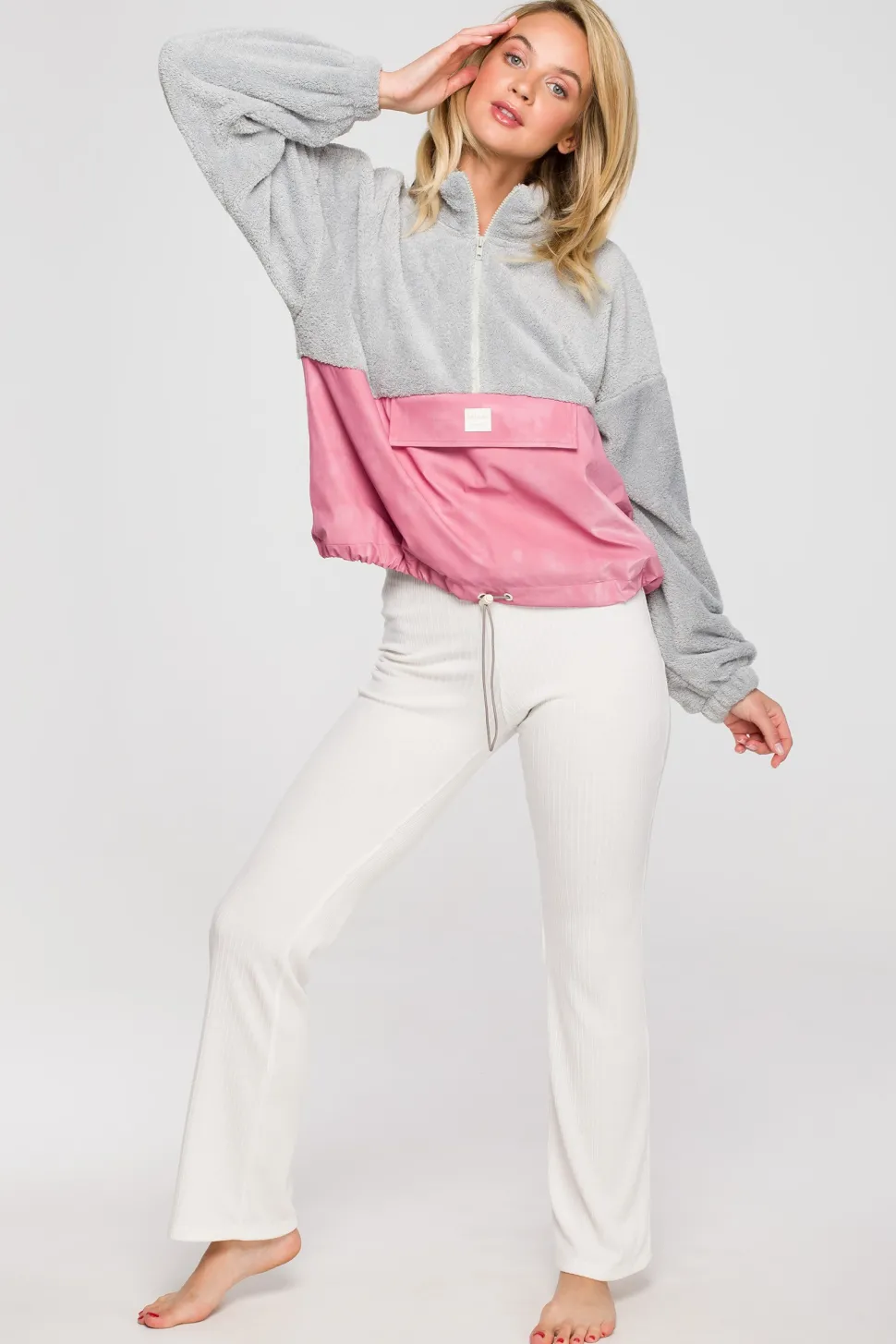 Luźna bluza pluszowa z kieszenią - model 2