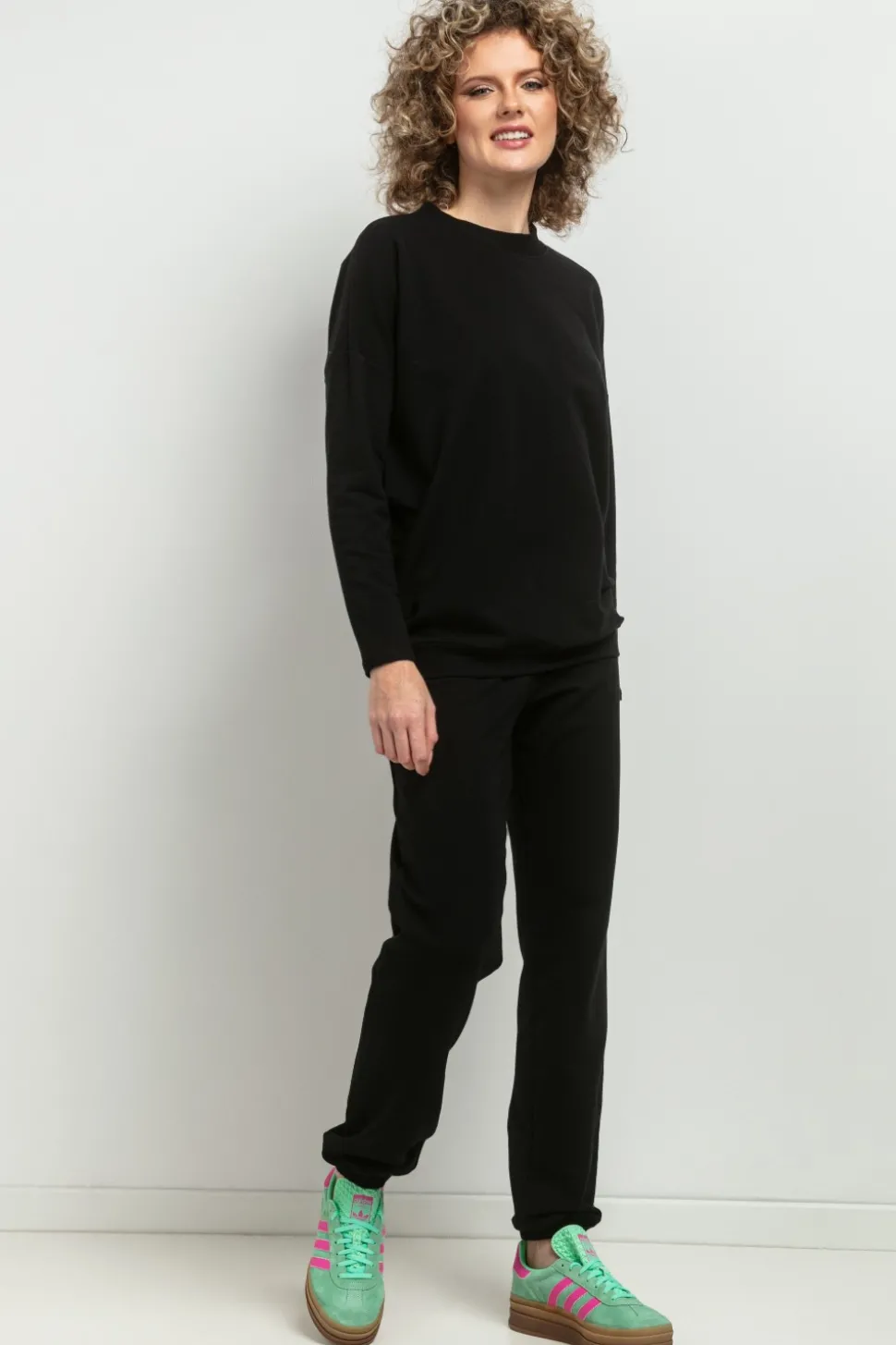 Prosta bluza dresowa - czarna