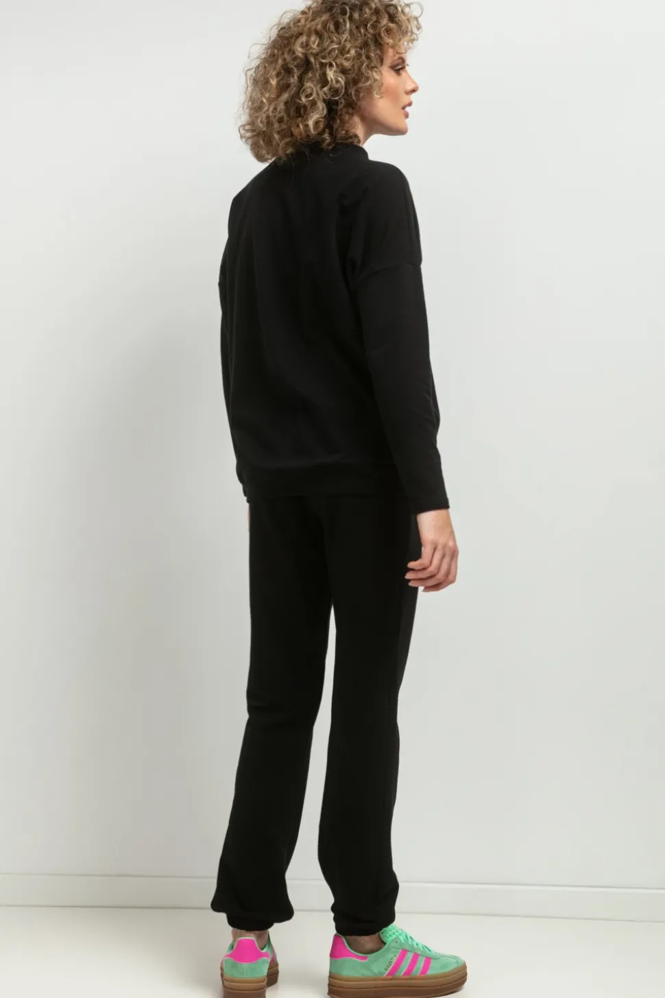 Prosta bluza dresowa - czarna