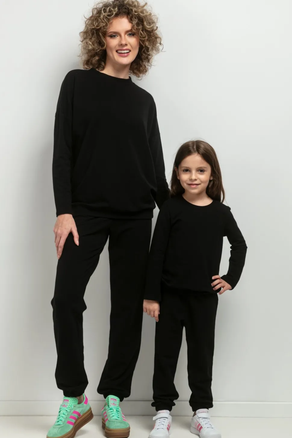 Prosta bluza dresowa - czarna