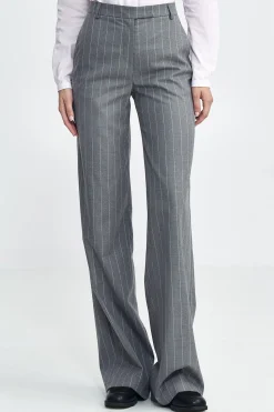 Spodnie bootcut z szerokimi nogawkami – szare