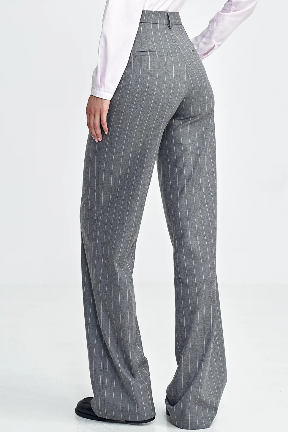 Spodnie bootcut z szerokimi nogawkami – szare