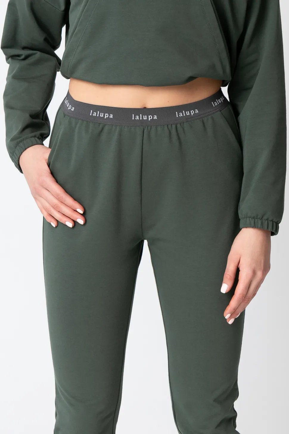Spodnie typu joggers z logowaną gumą - oliwkowe