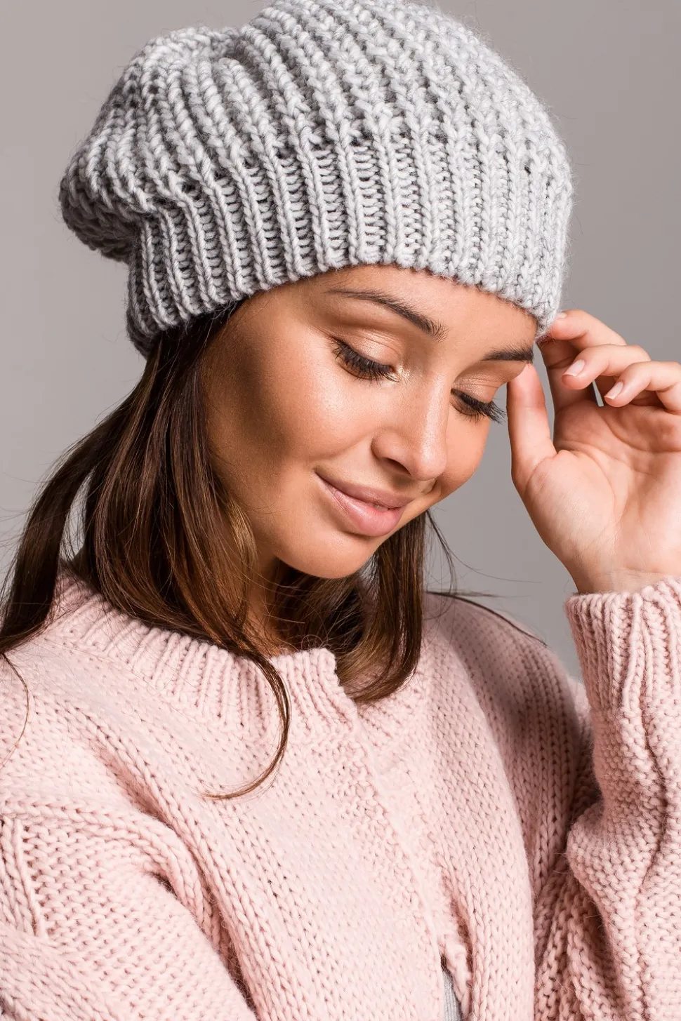 Stylowy ciepły beret - szary