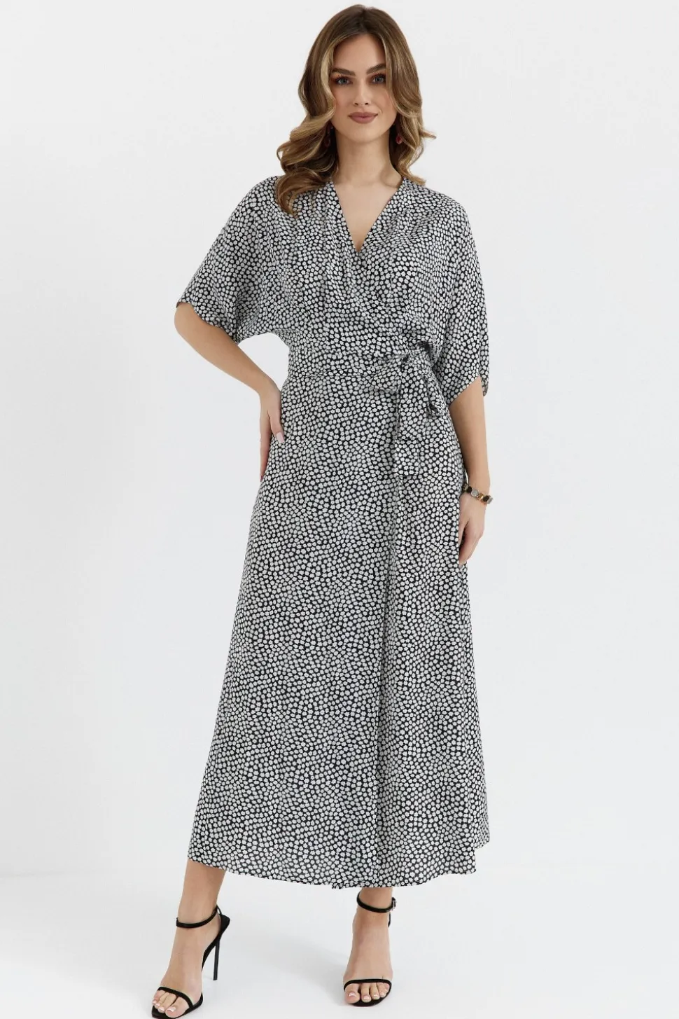 Sukienka maxi wiązana w pasie - model 2