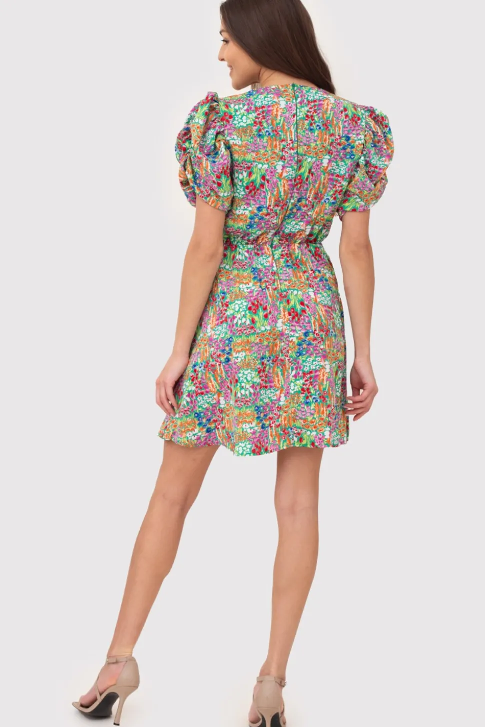 Sukienka mini z bufiastymi rękawami - multikolor
