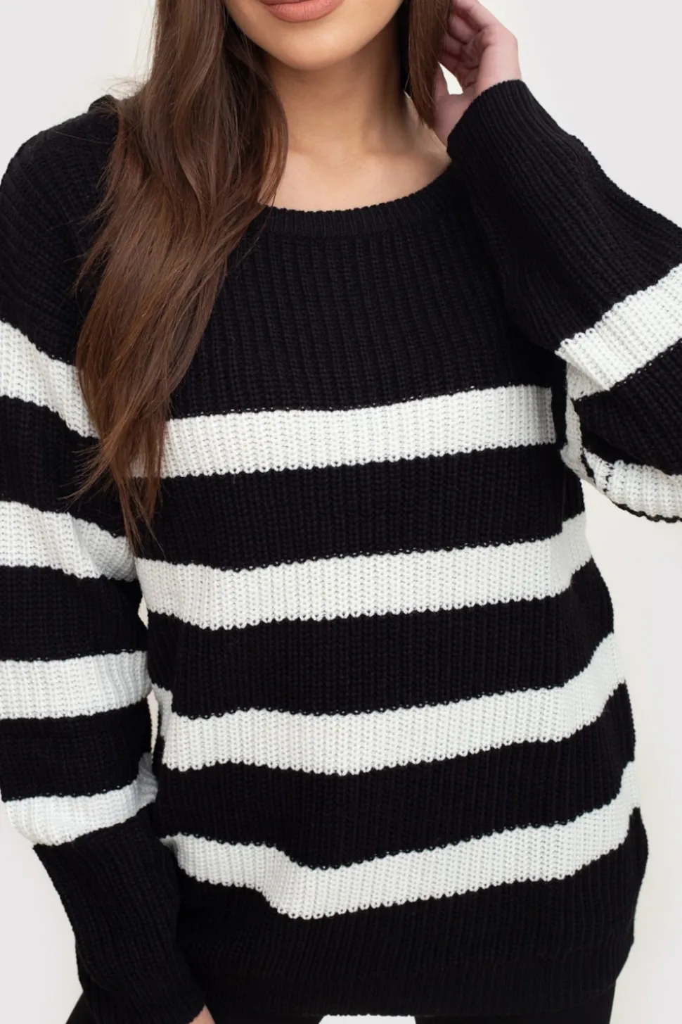 Sweter damski w paski - czarny