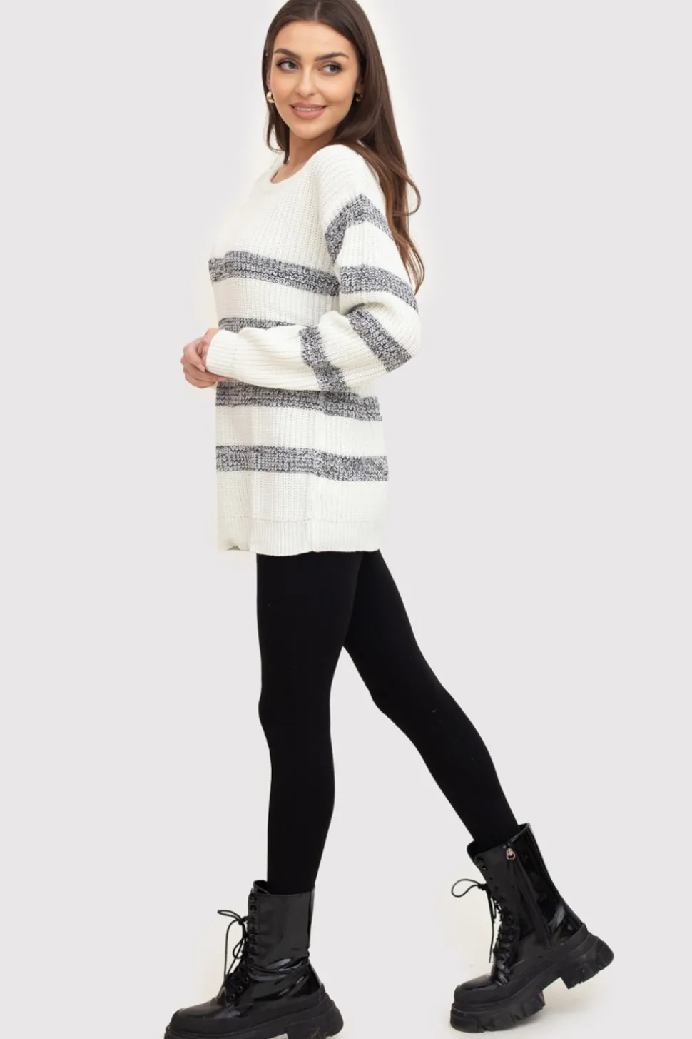 Sweter damski w paski - kremowy