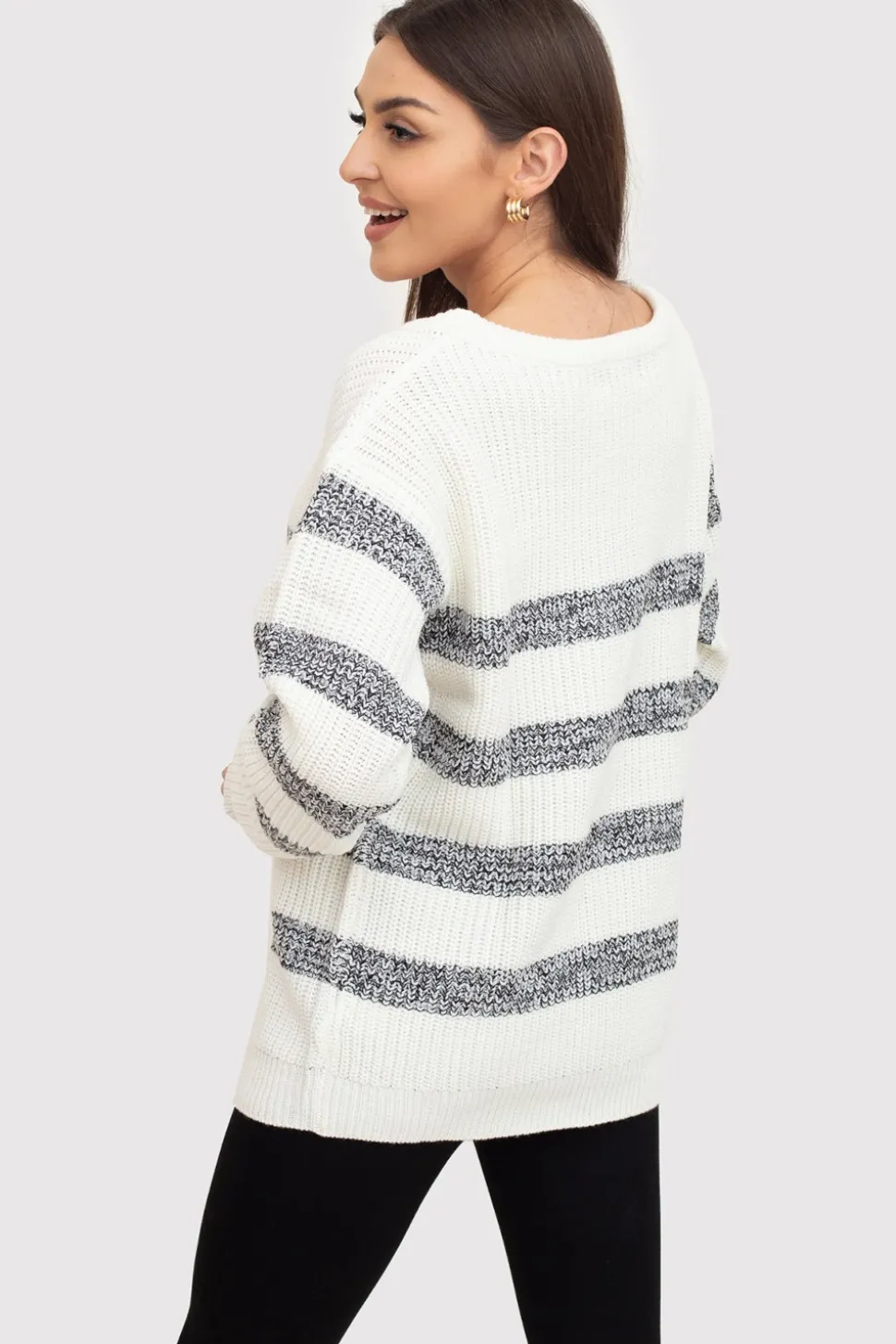 Sweter damski w paski - kremowy