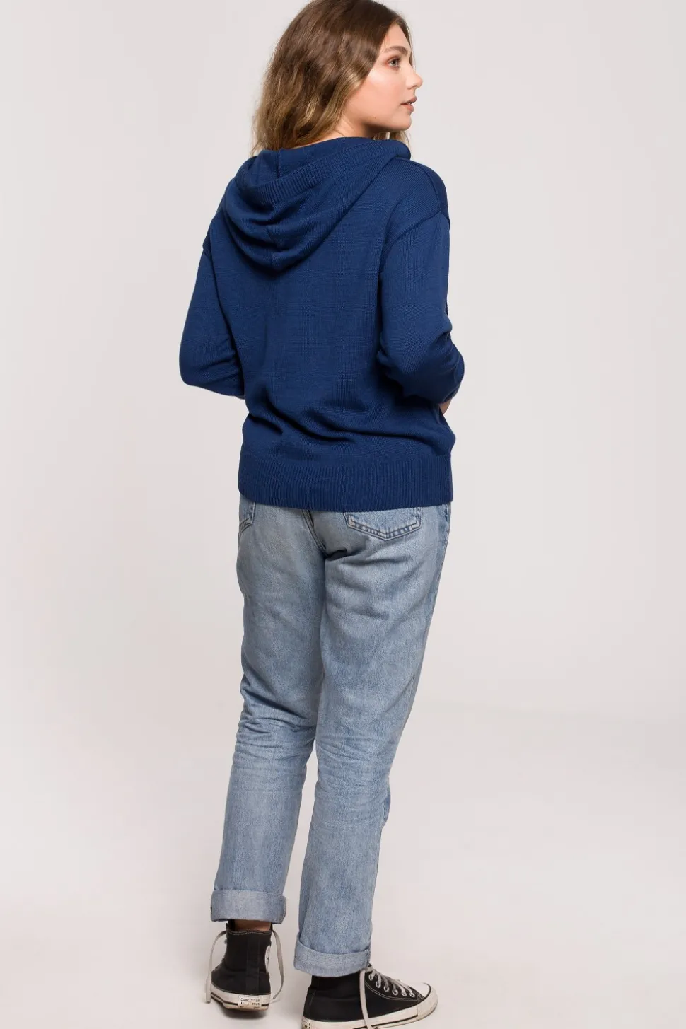 Sweter damski z kapturem - granatowy