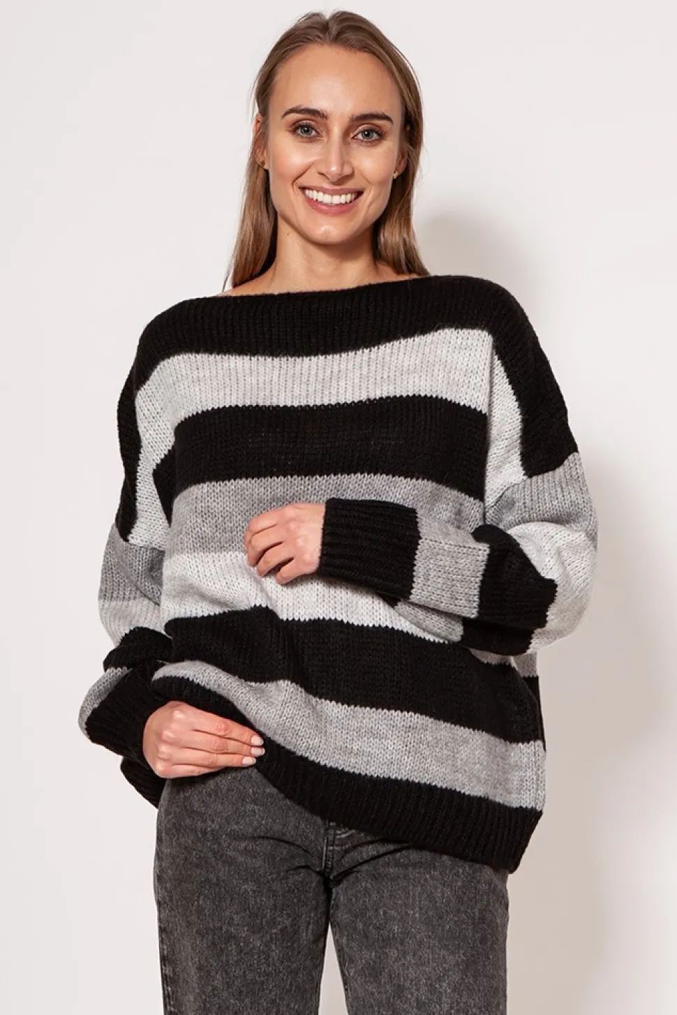 Sweter oversize w paski - czarno-szary