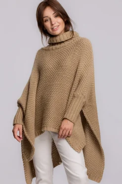 Sweter ponczo z rękawami i golfem - kamelowy