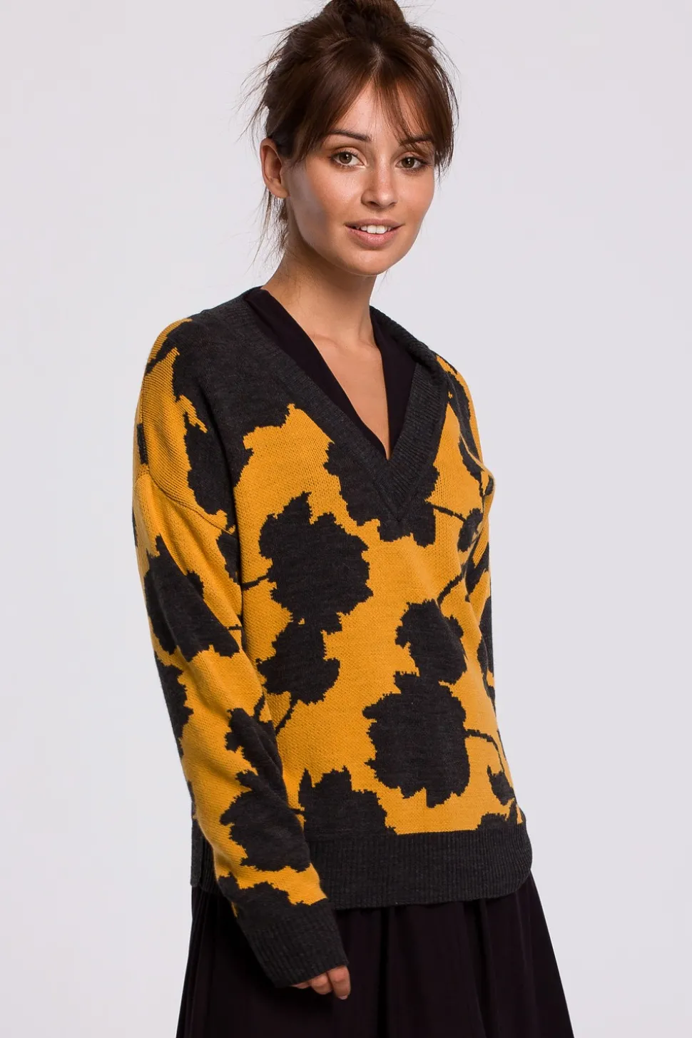 Sweter w kwiaty - model 3