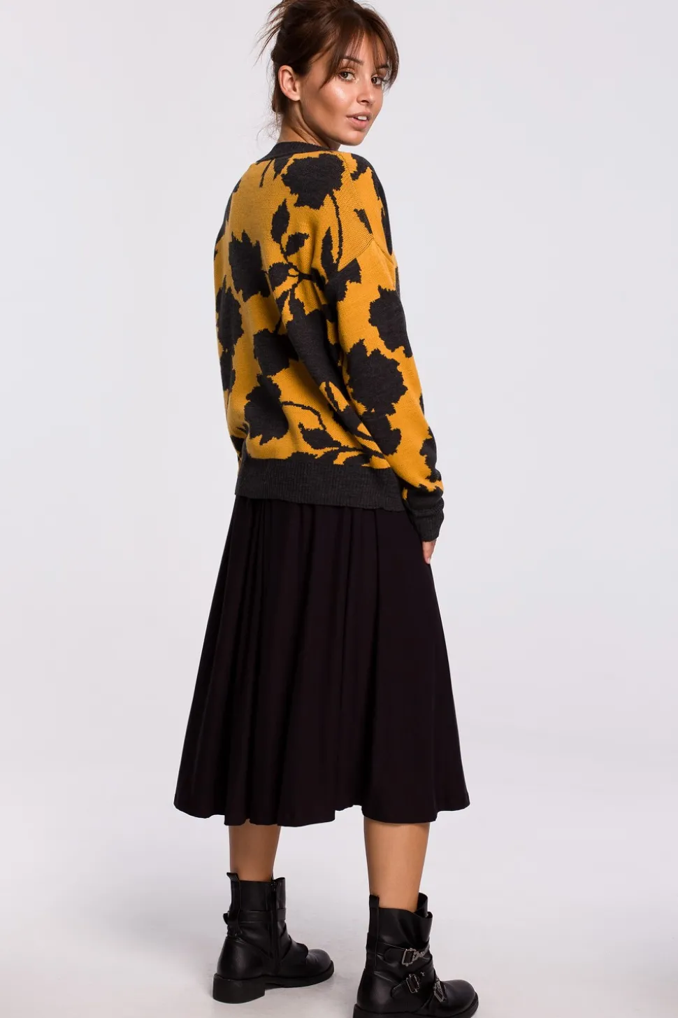 Sweter w kwiaty - model 3