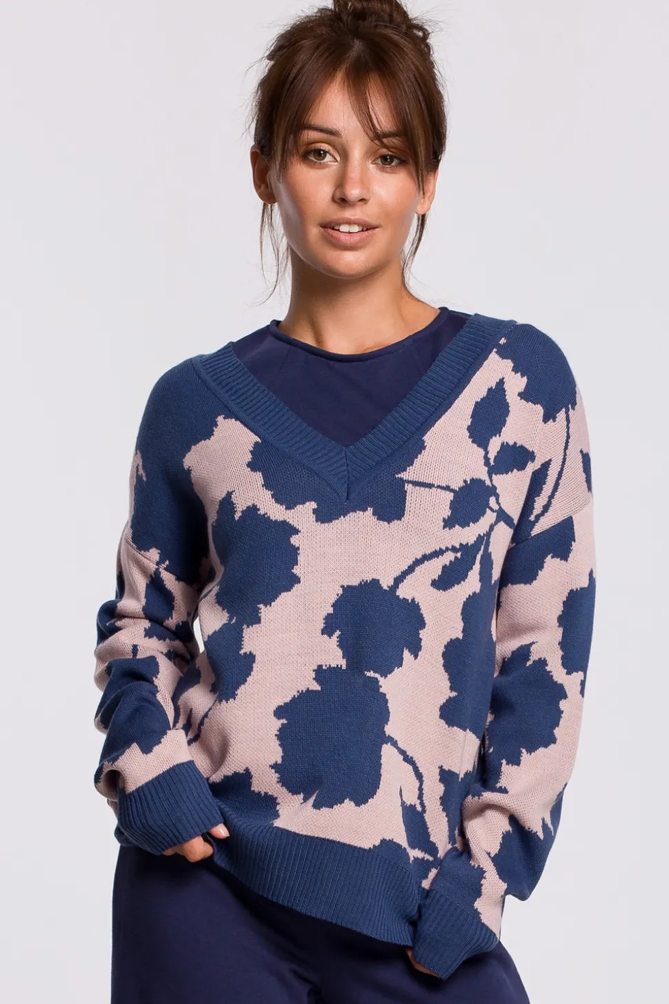 Sweter w kwiaty - model 2