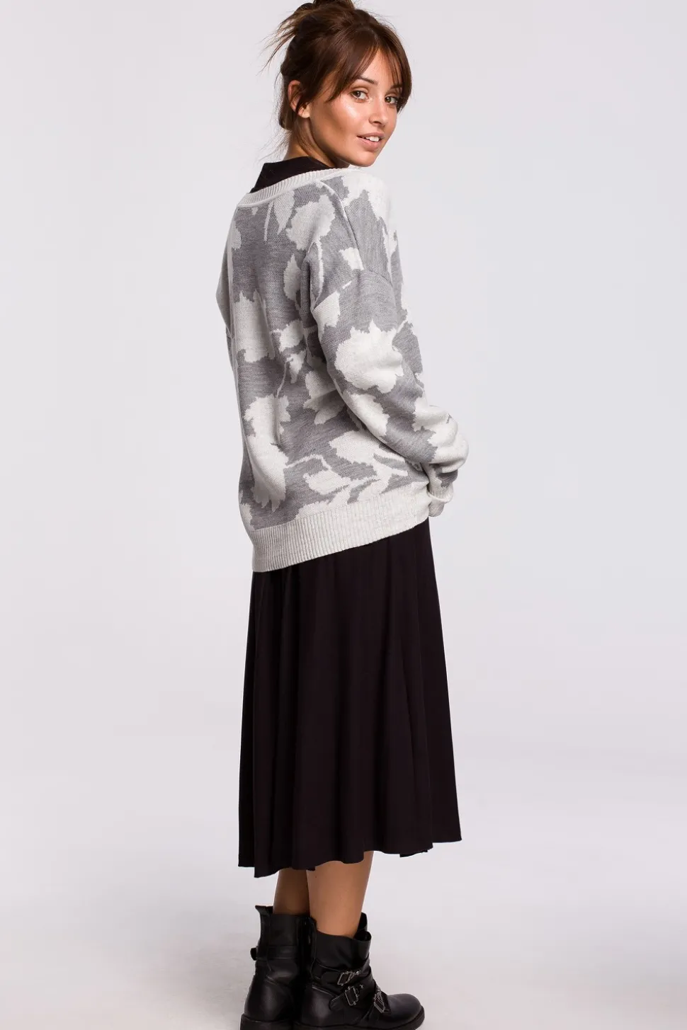 Sweter w kwiaty - model 1