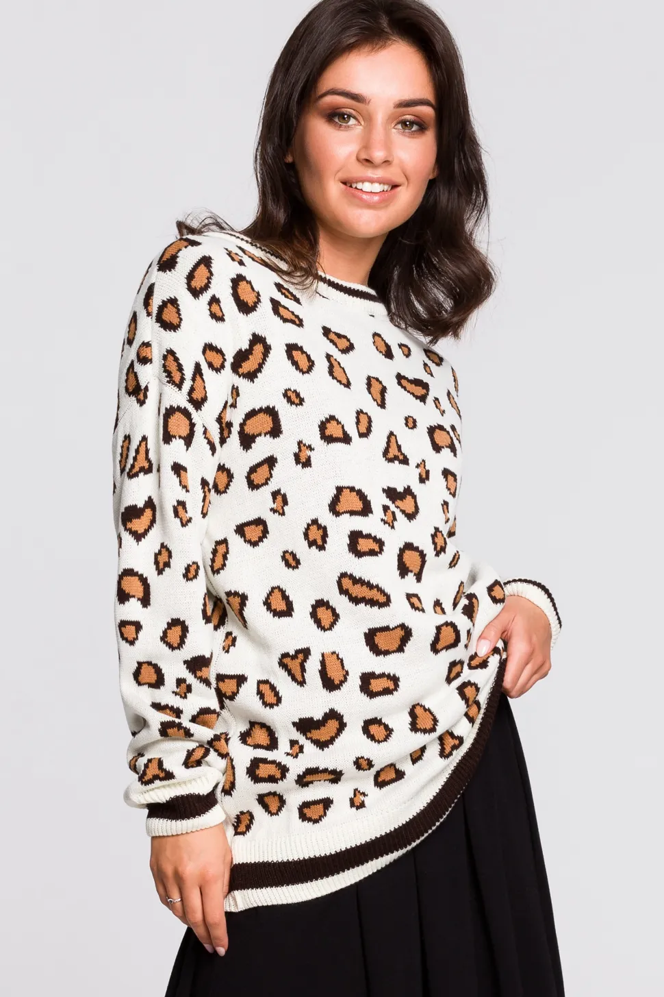 Sweter w lamparcie cętki - model 2
