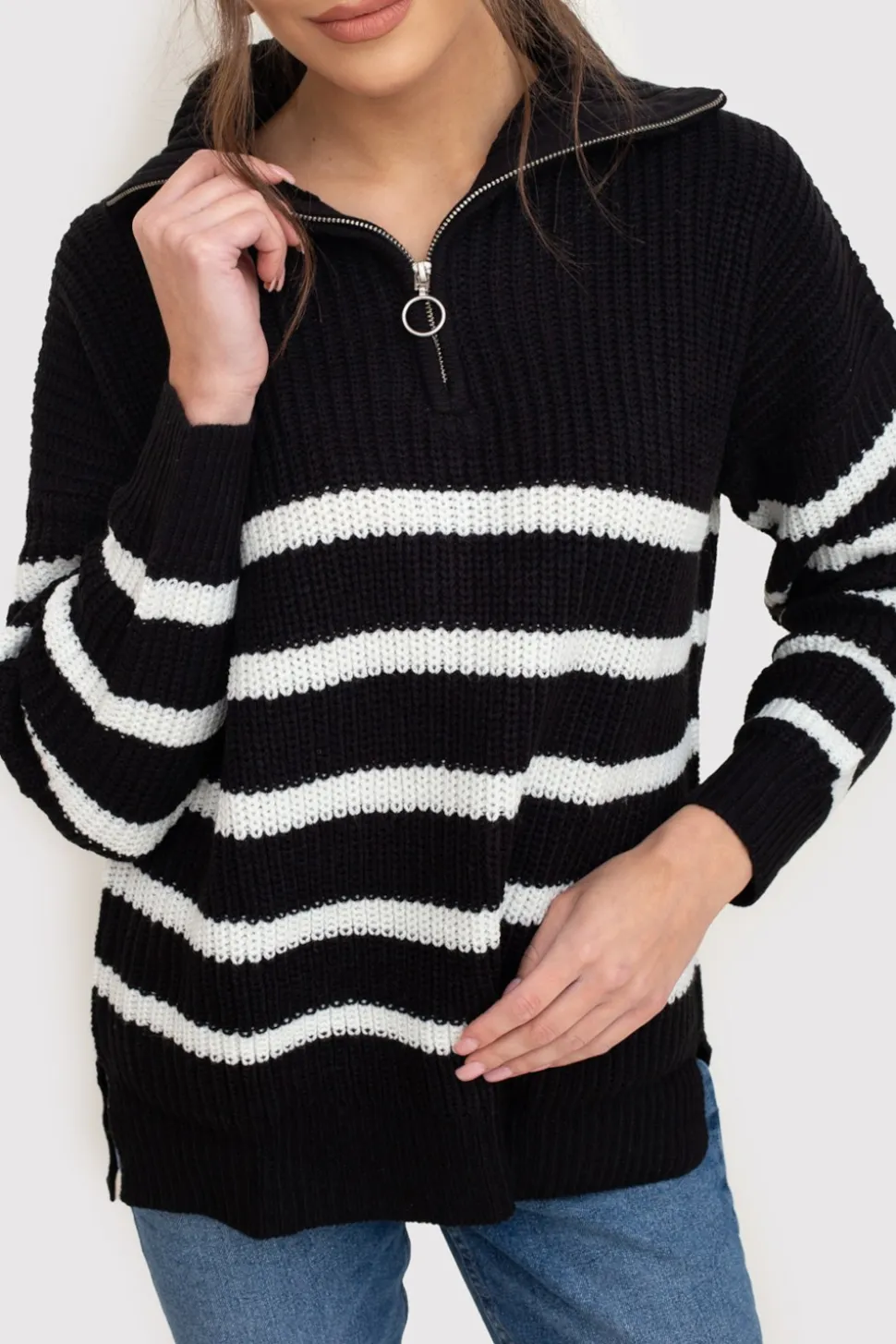 Sweter w pasy o luźnym kroju - czarny