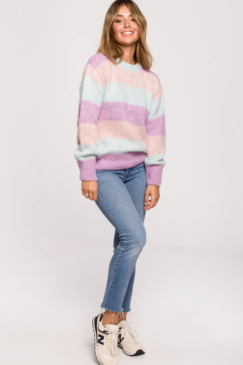 Sweter w pasy wielokolorowe - model 1