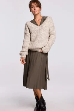 Sweter z dekoltem V - beżowy