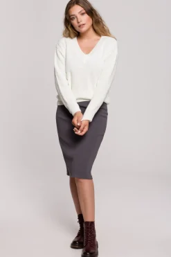 Sweter z dekoltem w serek - ecru