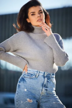 Sweter z golfem - szary