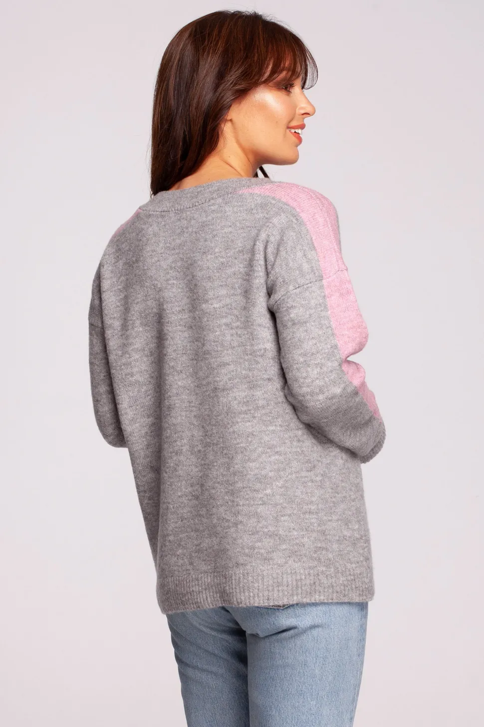 Sweter z kontrastowymi lampasami - szary