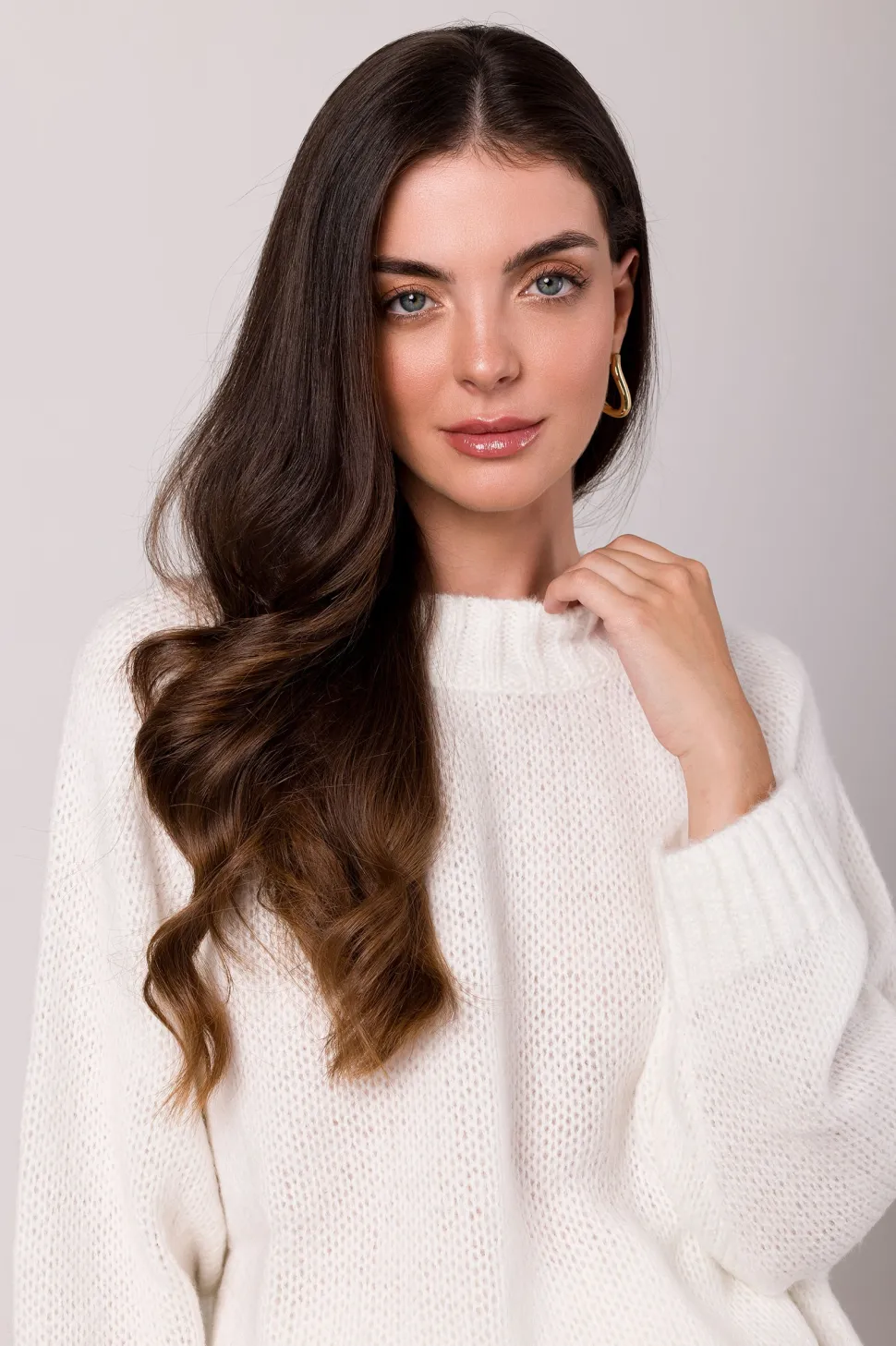Sweter z nietoperzowymi rękawami - biały