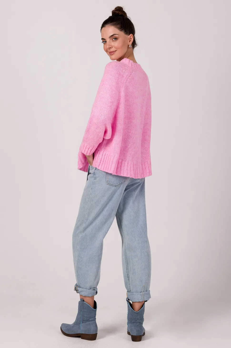 Sweter z nietoperzowymi rękawami - różowy