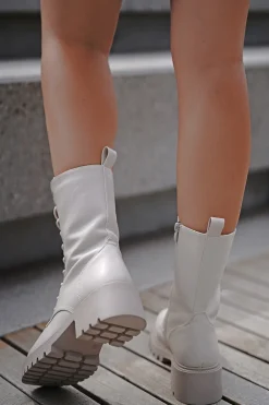 Sznurowane buty Blair - beżowe