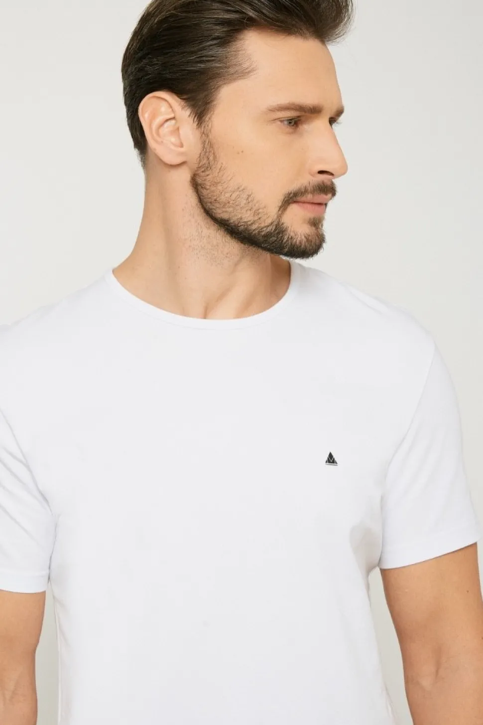 T-shirt męski pod marynarkę - biały