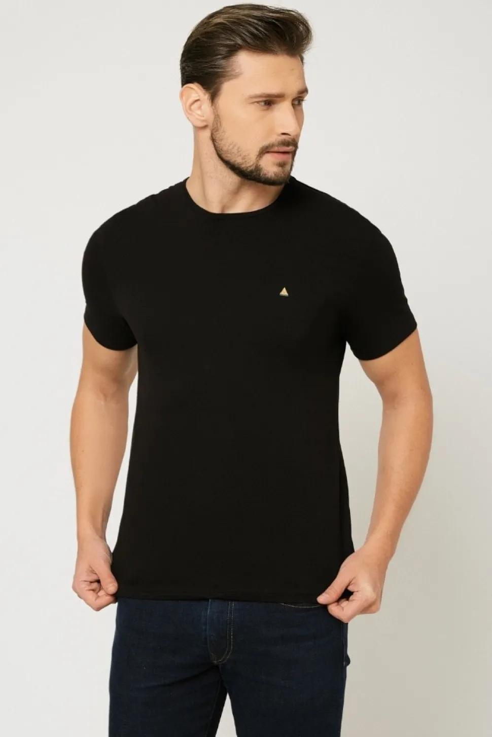 T-shirt męski pod marynarkę - czarny